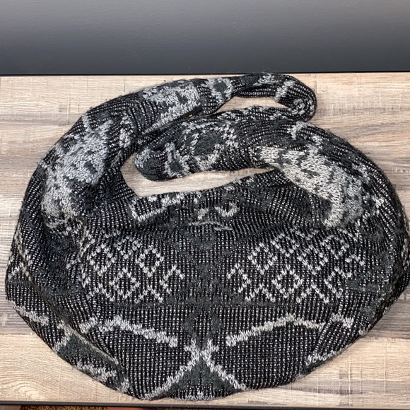 Urban Renewal➕Urban Outfitters Pattern Block Sweater Hobo Bag - Picture 3 of 6
